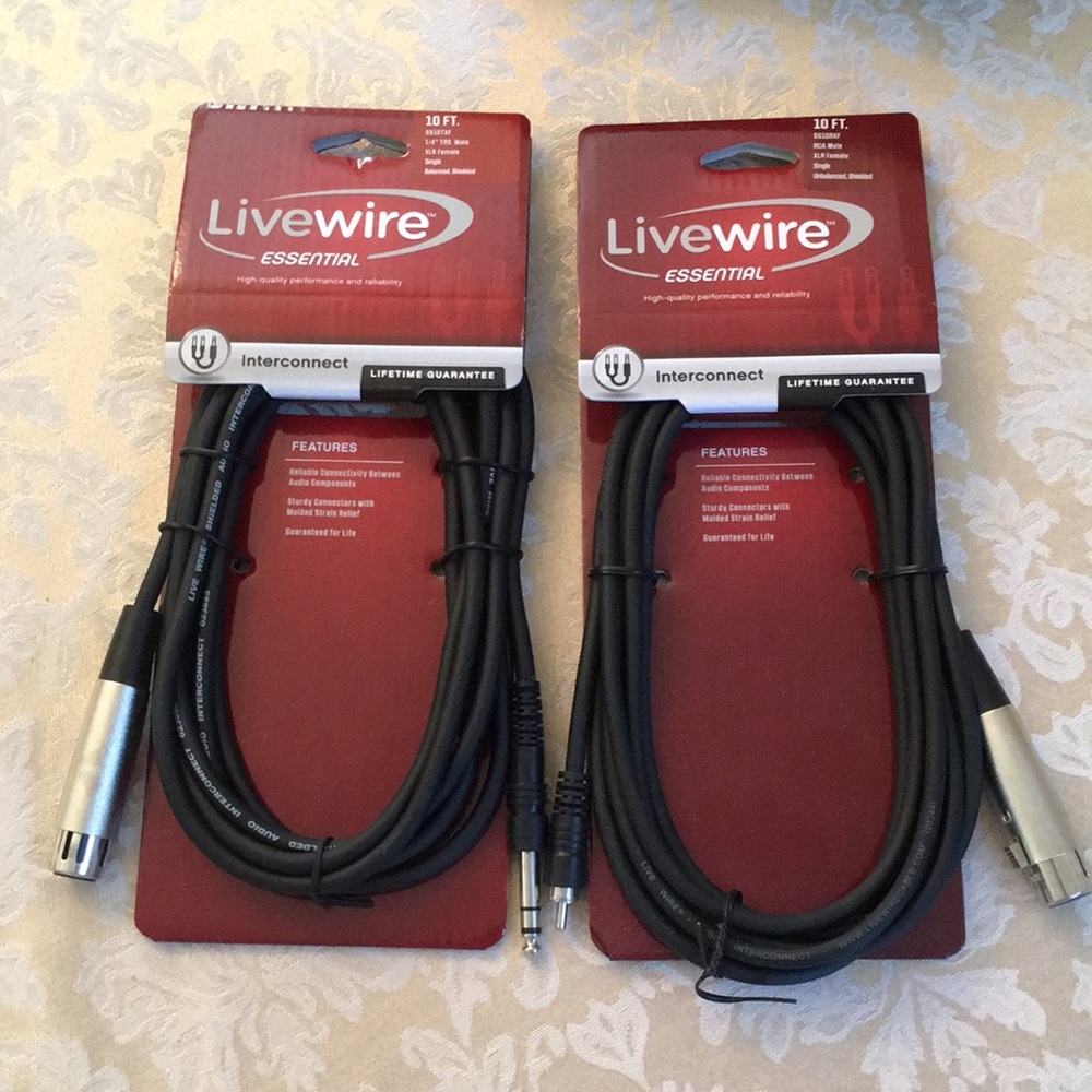 Livewire Essential interconnect 10 ft cable x2